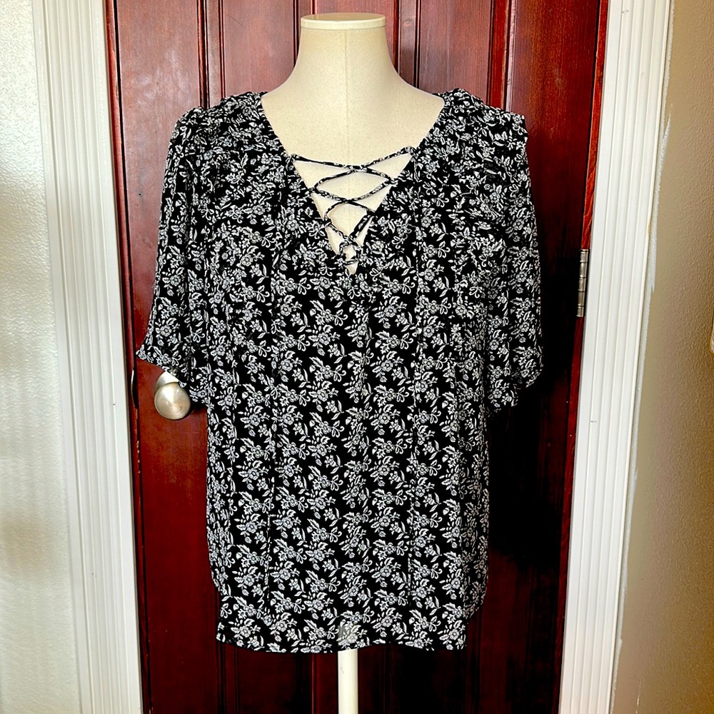 LOFT beautifully details, black, and white peasant blouse